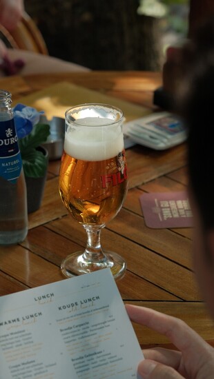 Borrelen op het terras